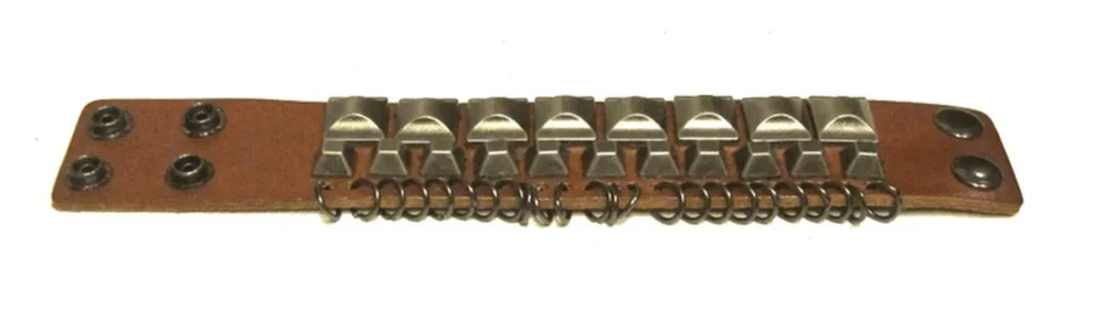 Läderarmband med nitar - Bild 2