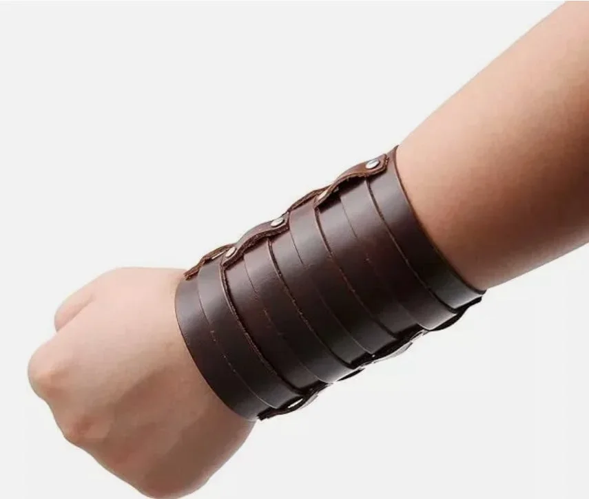 Bruna läderarmband med spännen – justerbara breda manschetter - Bild 1