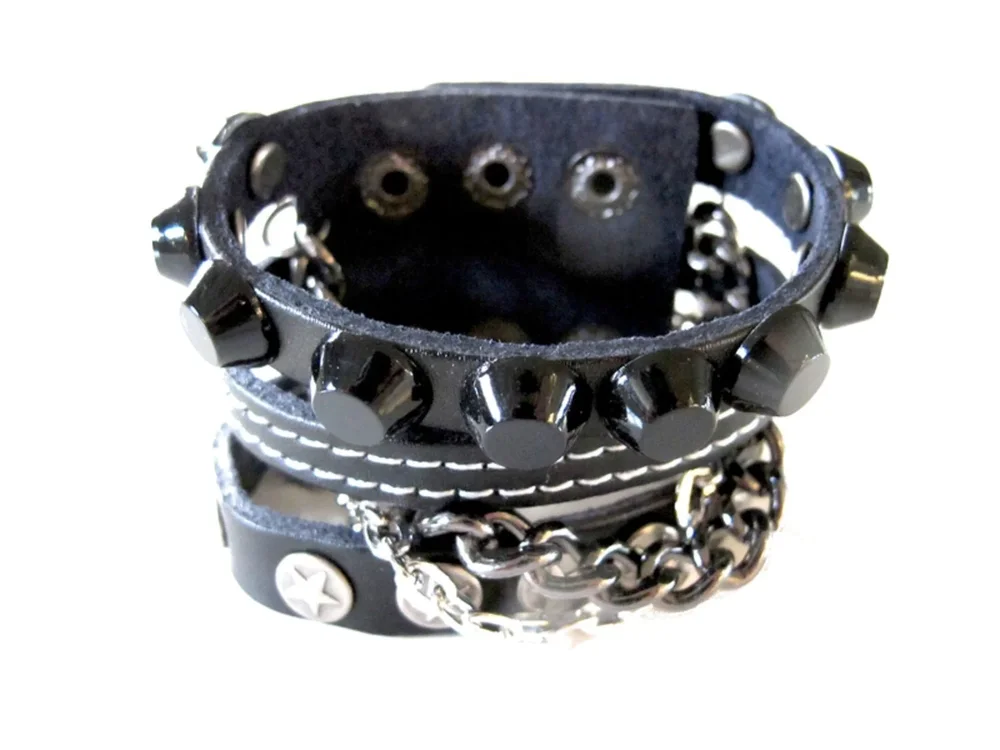 Läderarmband med nitar och kedjor - Bild 1