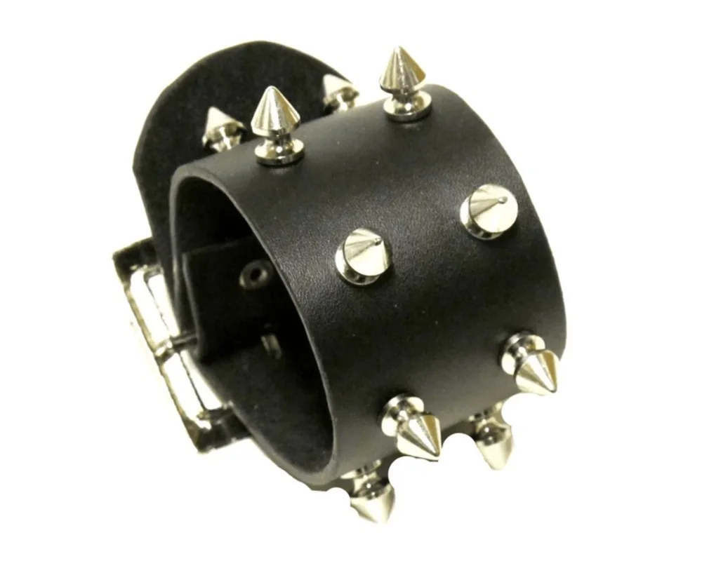 Svart läderarmband med kon nitar - Bild 1